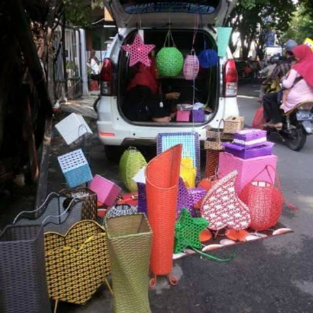 Anyaman rotan sintetis