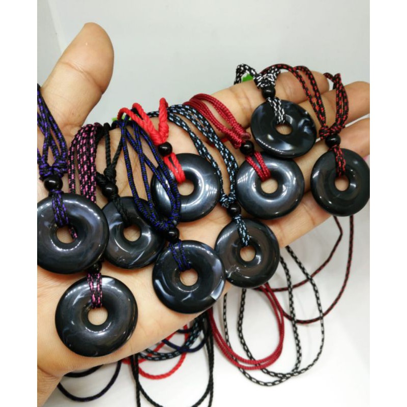 kalung giok hitam