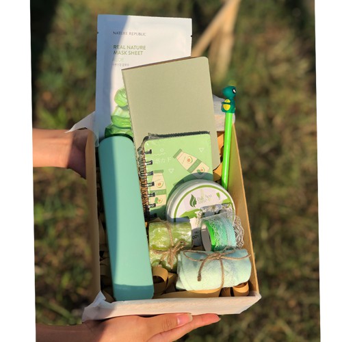 

Gift Box Hampers Kado Wisuda/Ulang Tahun/Anniversary Green