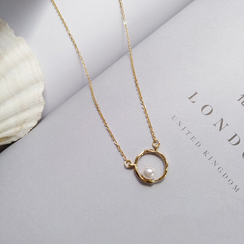 Simple Summer Fashion Pearl Round Face Necklace For Girlfriends