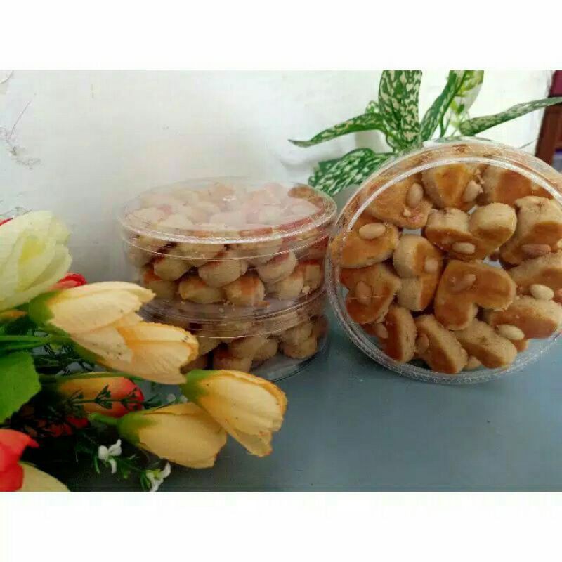 

KUE KERING KACANG SUUK/ ANEKA KUE KERING LEBARAN HOMEMADE 250GR