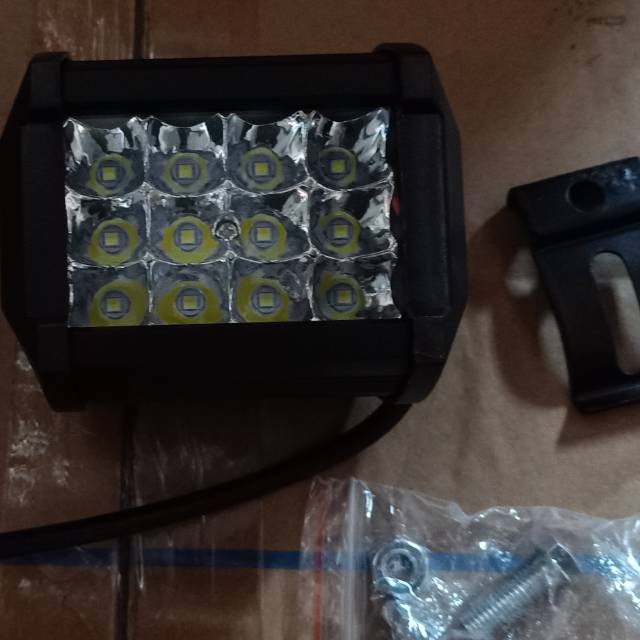 Lampu tembak LED kotak 12 titik 2 warna