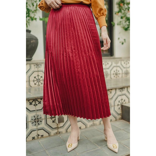 PLEATS SKIRT SATIN - BENANG JARUM