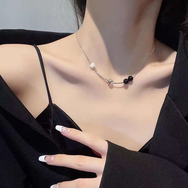 Kalung Rantai Klavikula Hias Batu Alam Warna Hitam Putih Gaya Vintage Korea Untuk Wanita