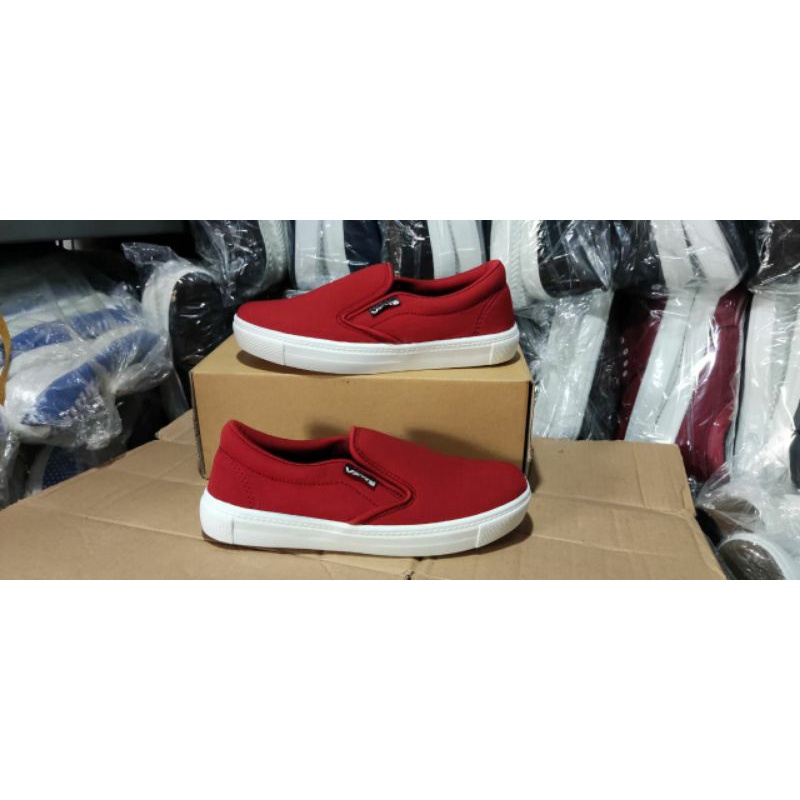 Sepatu Pria Slip On Vans Sneakers Kets Sorong Tanpa Tali Casual Pria Model Baru Slop Kualitas Terbaik