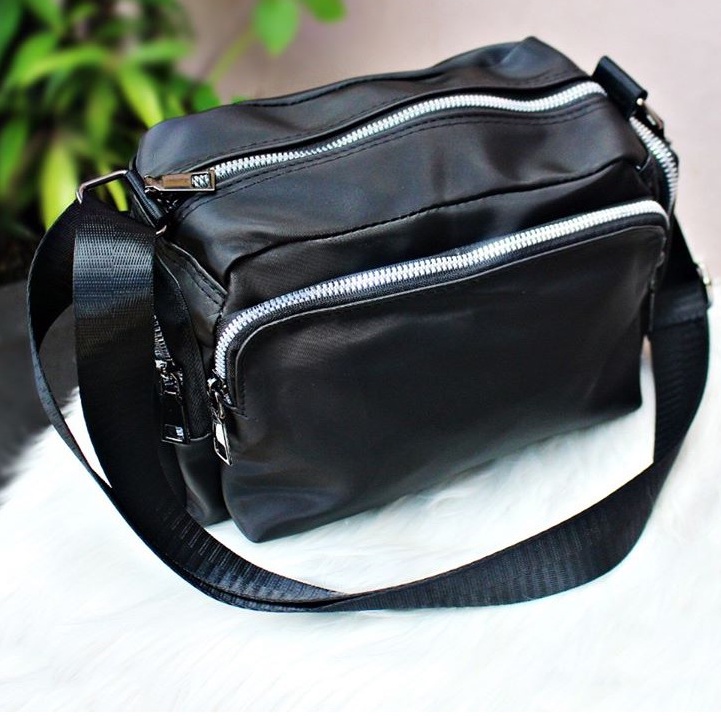 Batobo Store - Tas Selempang Wanita Tas Import Murah Bahan Parasut Cocok Tempat Baju