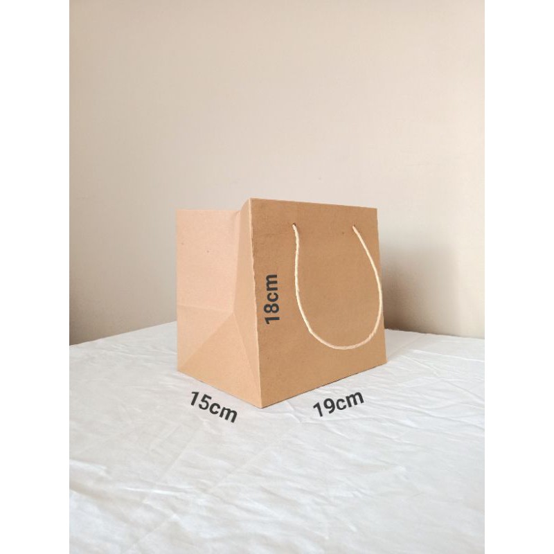 

Paperbag Polos 19x15x18cm