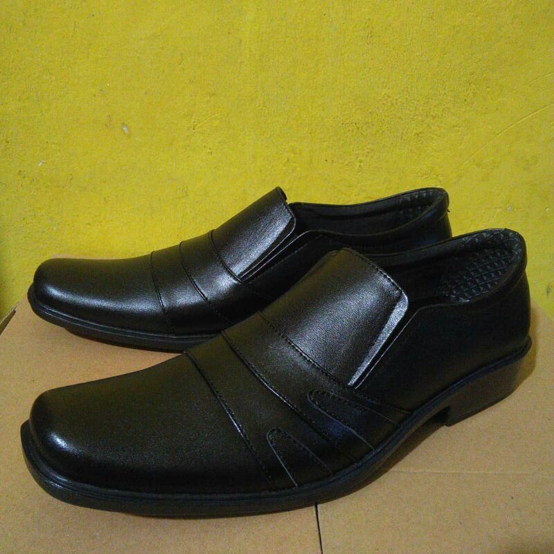Sepatu Pentofel Kulit Sukaregang Garut