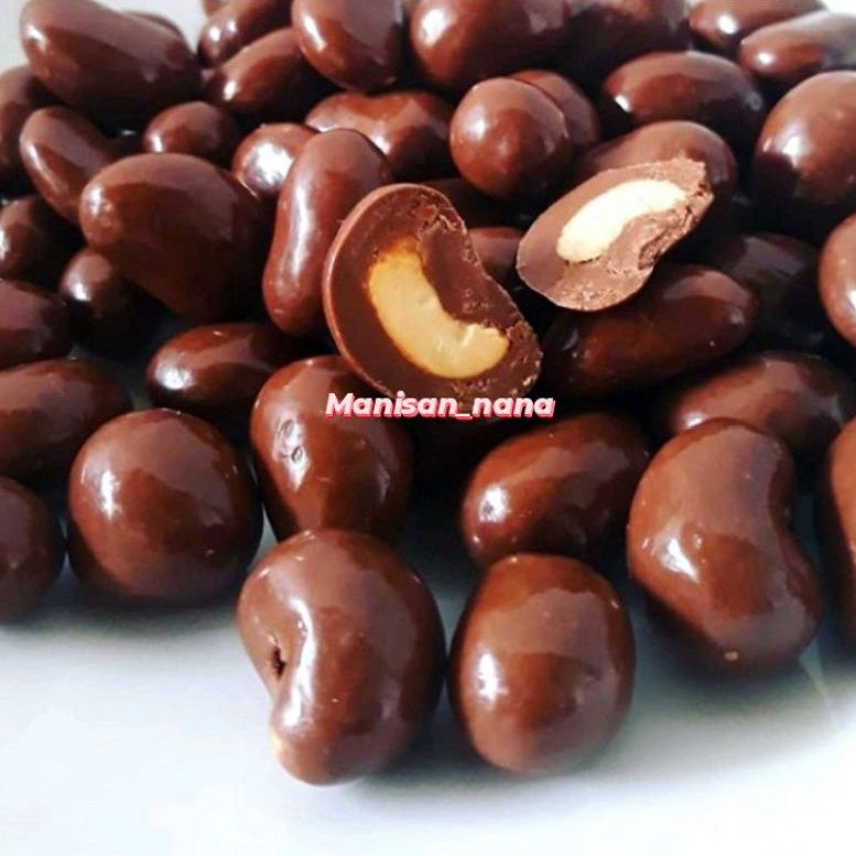 

COKLAT ISI KACANG MEDE / COKLAT ISI ALMOND (500gram)