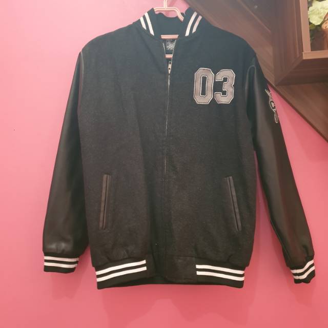 (Preloved) jaket baseball merek Crooz original