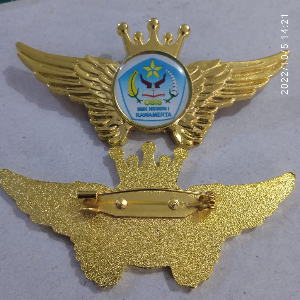 Pin Kuningan Custom Pin Sayap Baru Mahkota Resin