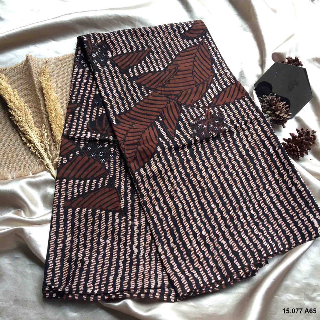 batik tulis asli madura -klasik -primisima -daun dan garis warna coklat -15.077 -kain batik jarik at