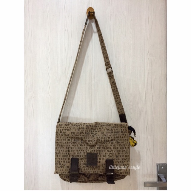 Preloved : INSIGHT Men Sling Bag / Tas Cowok / Tas Pria / Tas Selempang / Tas Cokelat