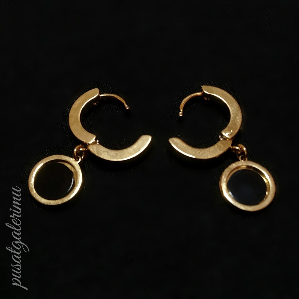 Anting Tiitanium Permata Bulat Hitam Warna Gold FREE BOX