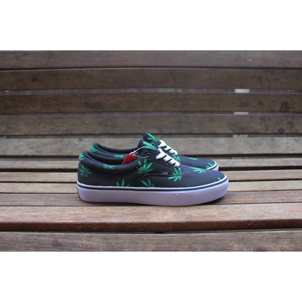 SEPATU VANS AUTHENTIC FULL BLACK HITAM POLOS WHITE PUTIH OLDSKOOL PREMIUM CASUAL ICC IFC DT