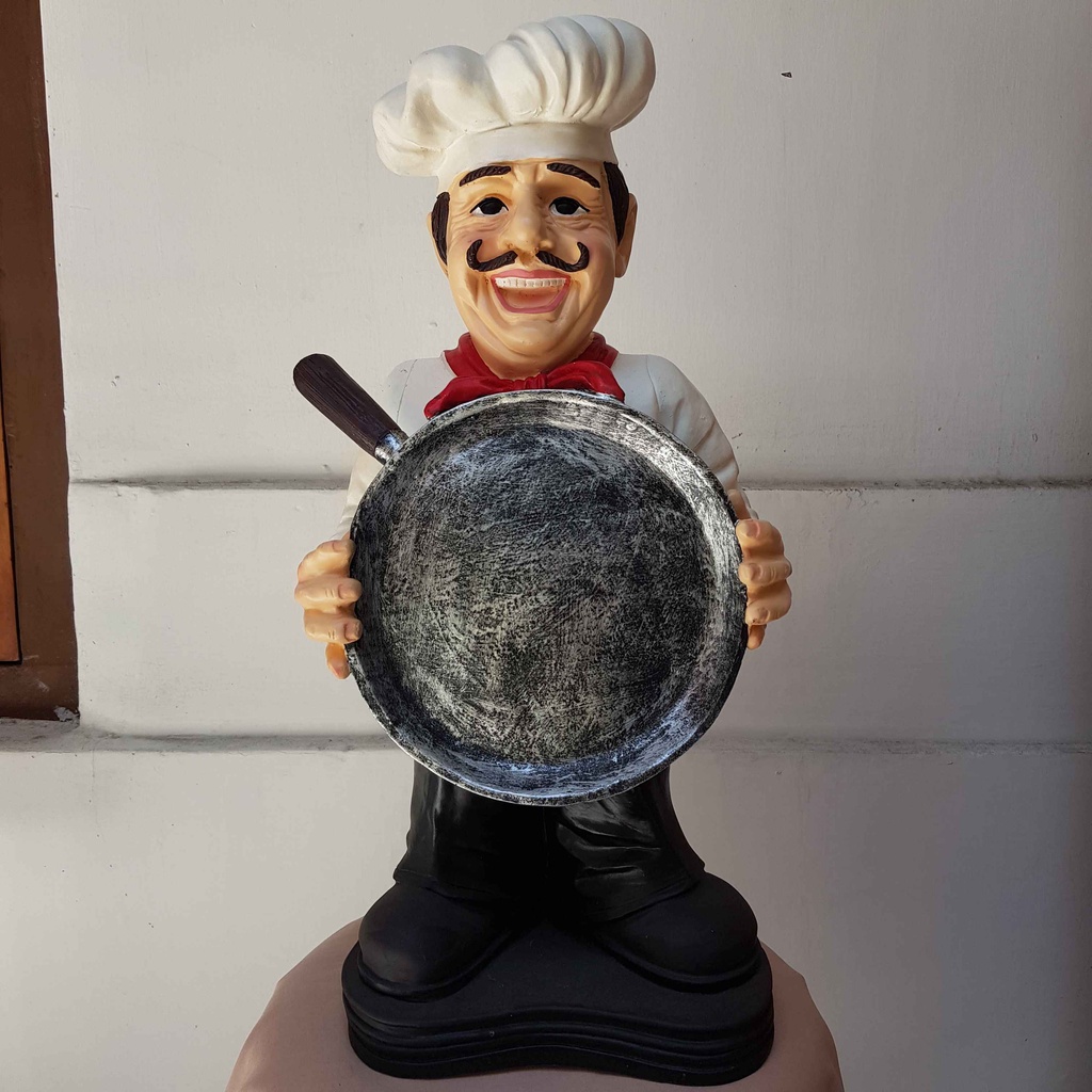 patung pajangan koki chef restoran cafe bawa teflon dapur miniatur