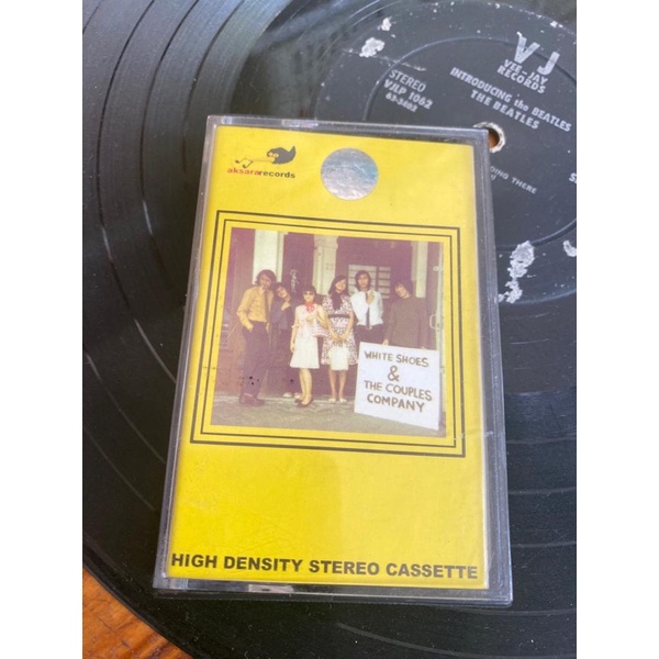 kaset pita WHITE SHOES