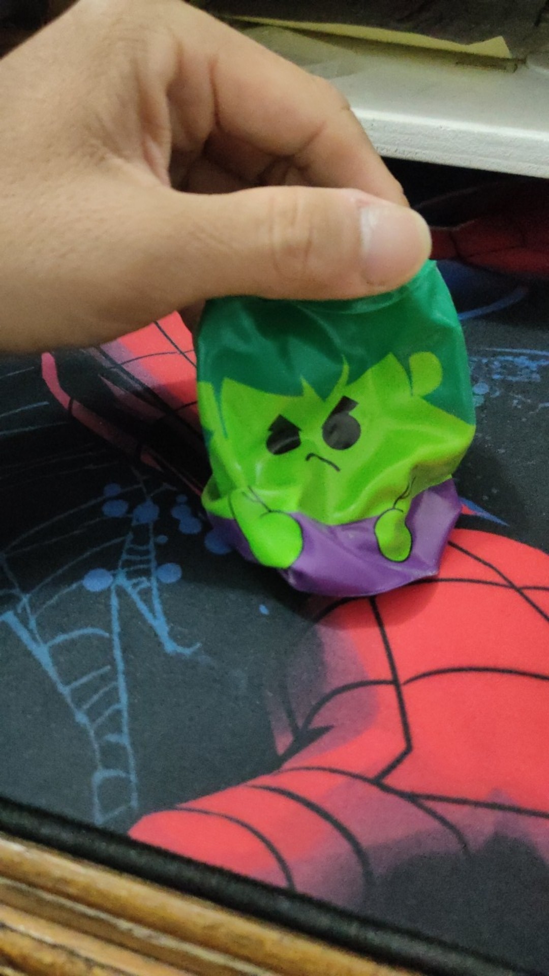 Marvel Hulk Small 9cm Mainan Anak Hiasan Meja Air Punch