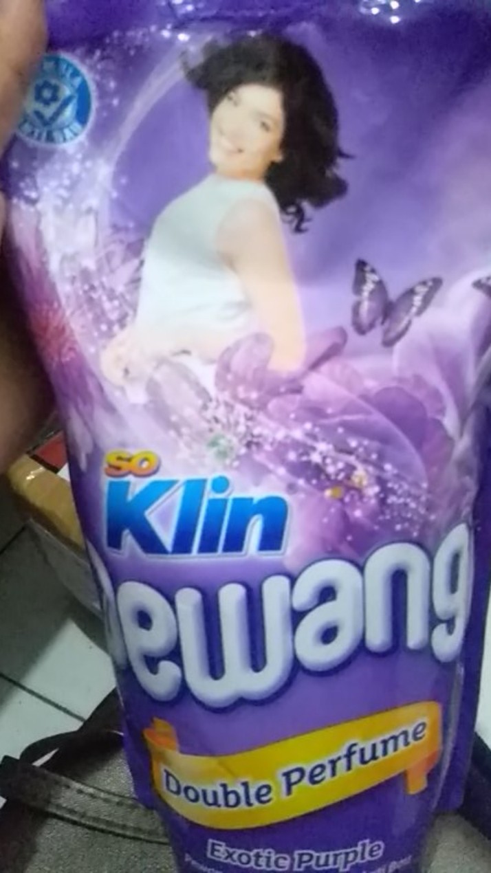 So Klin Pewangi Double Perfume 900 Ml Exotic Purple