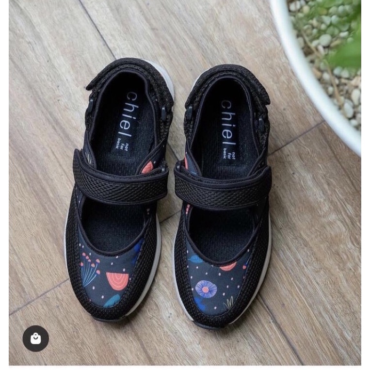 sepatu chiel hitam