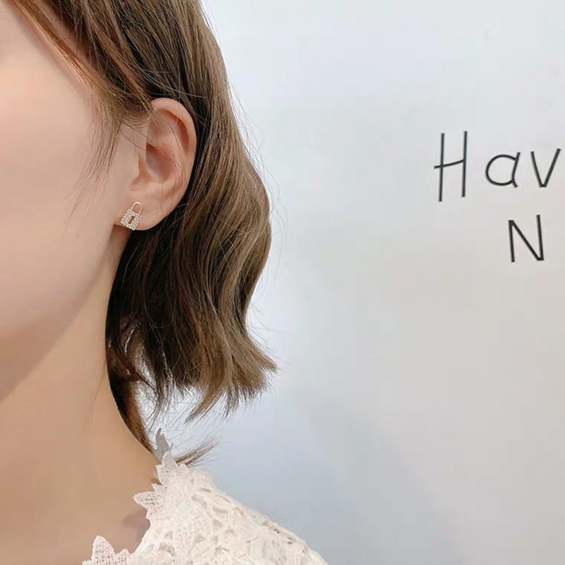 Anting S925 silver needle Bentuk Kunci Aksen Berlian Gaya Korea Untuk Wanita