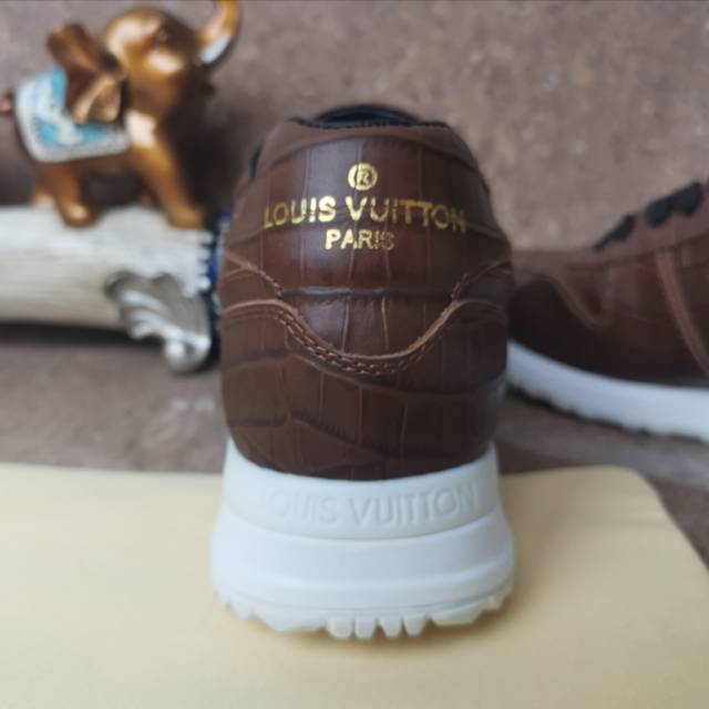 Sepatu lv sneaker mirror quality lou is vuitton pria