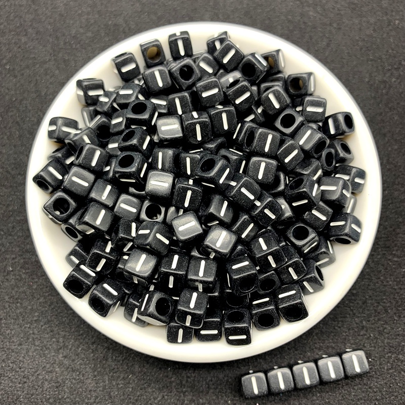 100Pcs/Pack 6*6mm hitam persegi manik-manik huruf A-Z