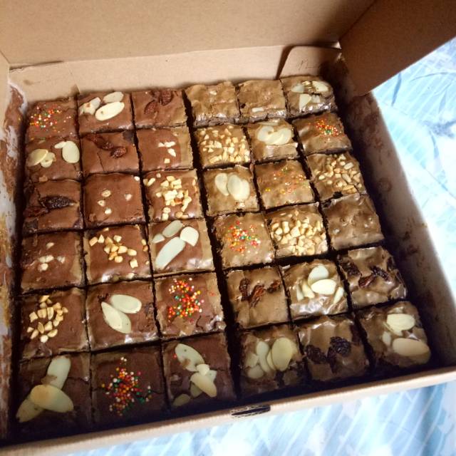 

Brownies fudgy shiny n crush coklat 22x22 cm