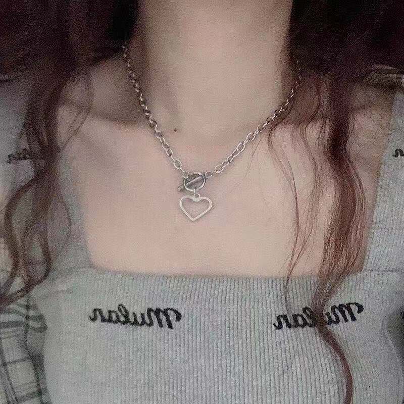 Retro punk Eropa dan Amerika in blogger cinta liontin tekstur logam berlebihan tebal jaringan hip ho