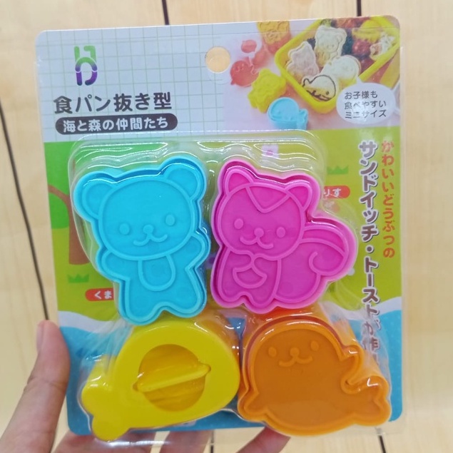 Set Isi 4 Cetakan Kue Roti Sandwich Ikan Beruang Tupai Bread Mold Set Bentuk Animal Cute