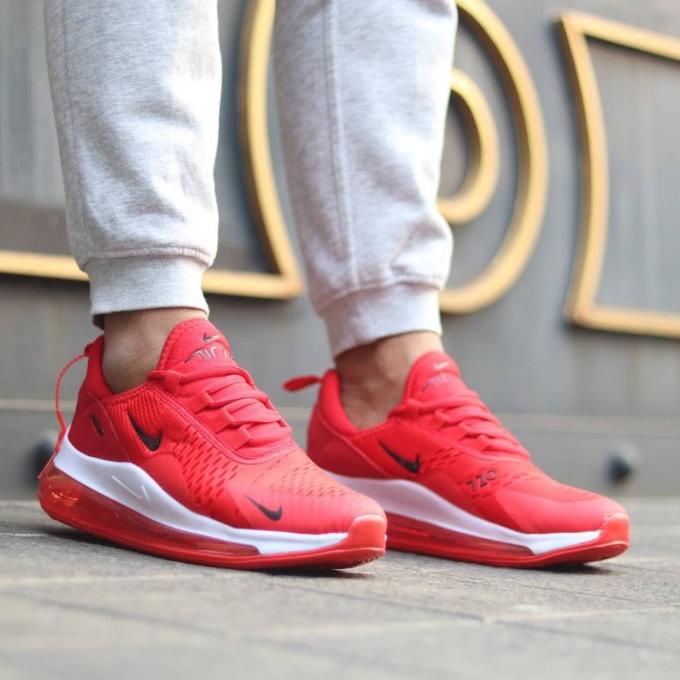 Sepatu Pria Sneakers Nike Air Max 720 Merah