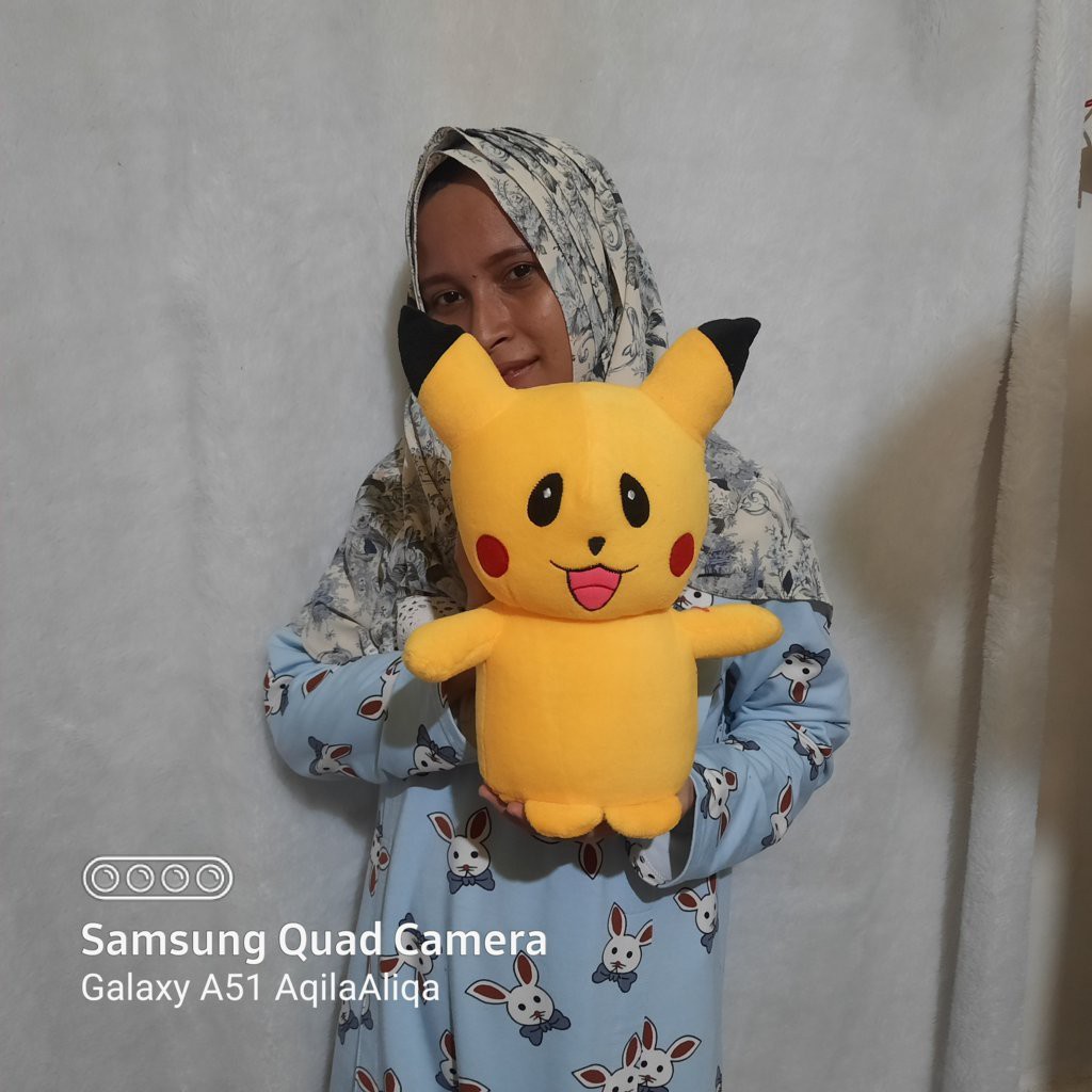 Boneka pokemon pikachu size M