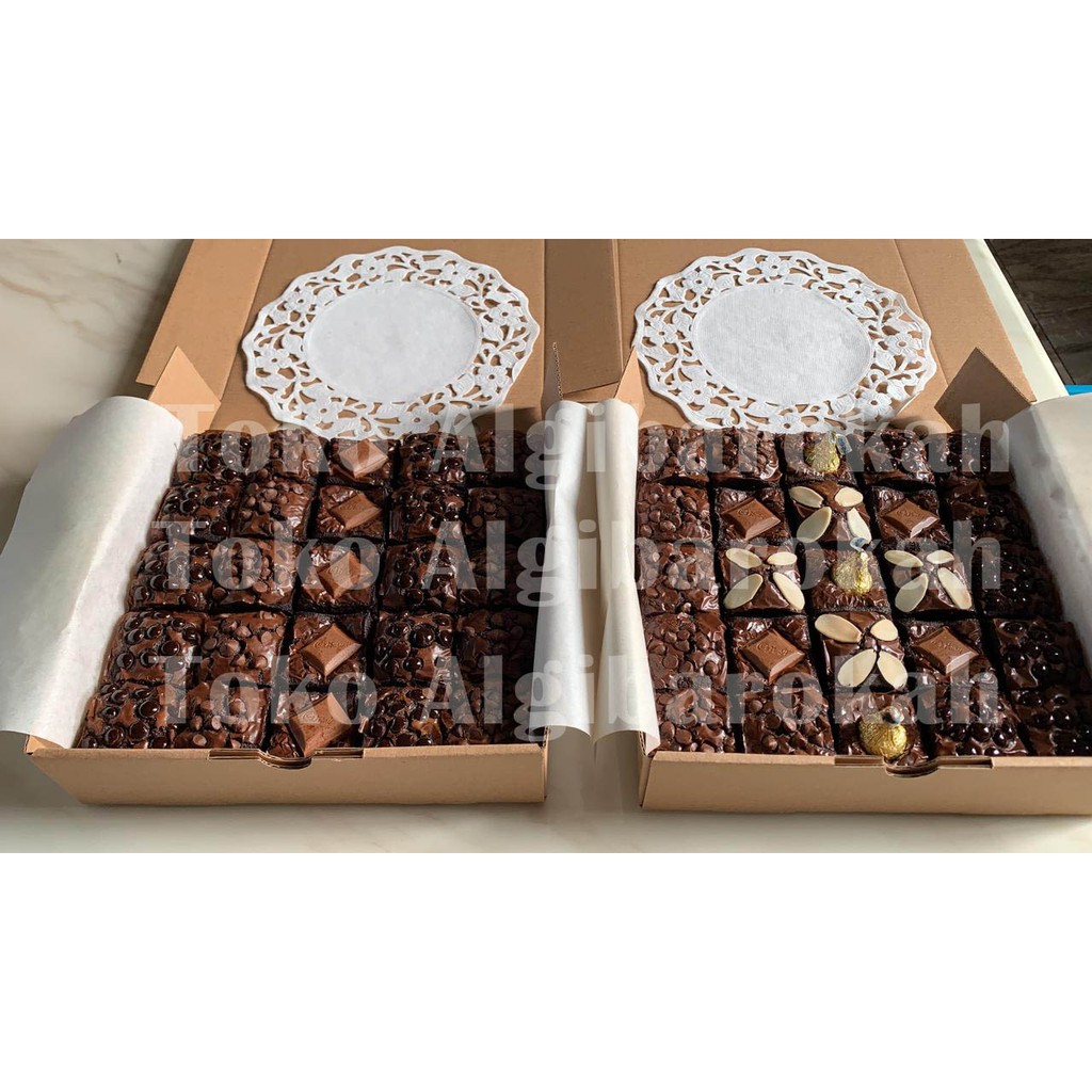 

Brownies Topping Almond Hersey dan Brownies topping cadbury / Brownies / Brownis / Kue / Hampers Kue