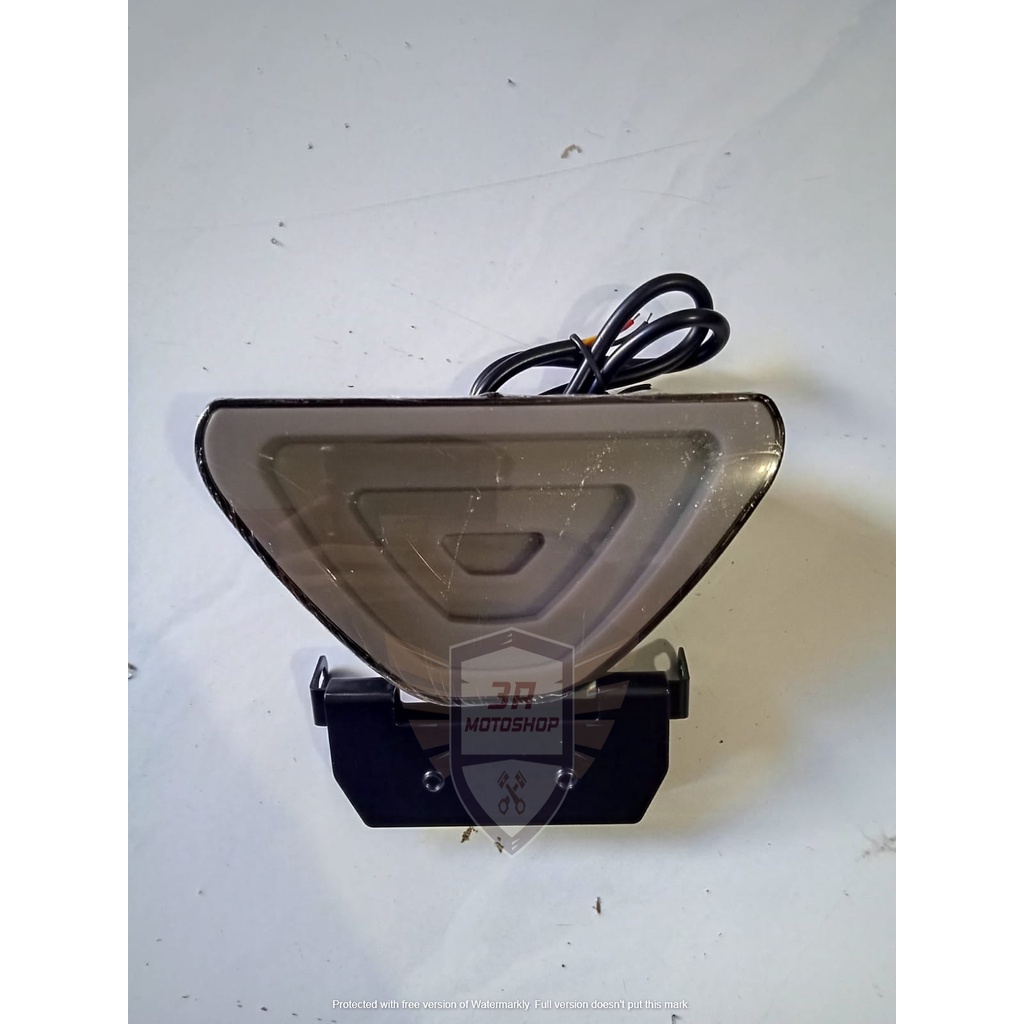 Lampu stop/ stop lamp segitiga model F1 12V