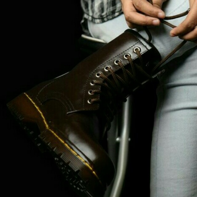 SEPATU Boots Pria Wanita Docmart Dr Martens Martin 8 Lubang - Kulit Paling BAGUS MURAH Dan BERKUALIT