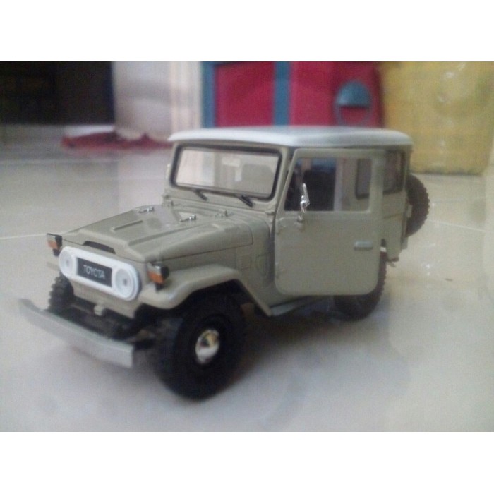 Download Gambar Mobil Hartop Warna Merah RIchi Mobil