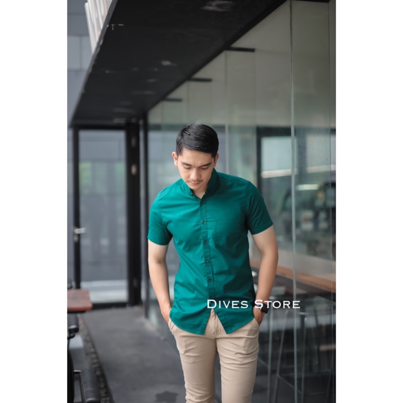 Kemeja pria polos slimfit kasual basic HeM lengan Pendek hijau botol