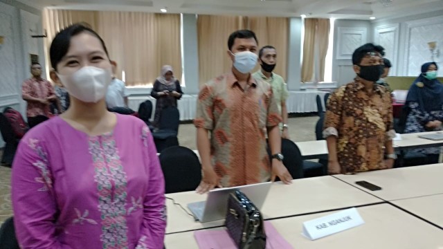 Grosir Terlaris Serut Genes Jelita Tunic Navbor Yelbor Whitbor Creambor Tunik Batik Modern Hrb064