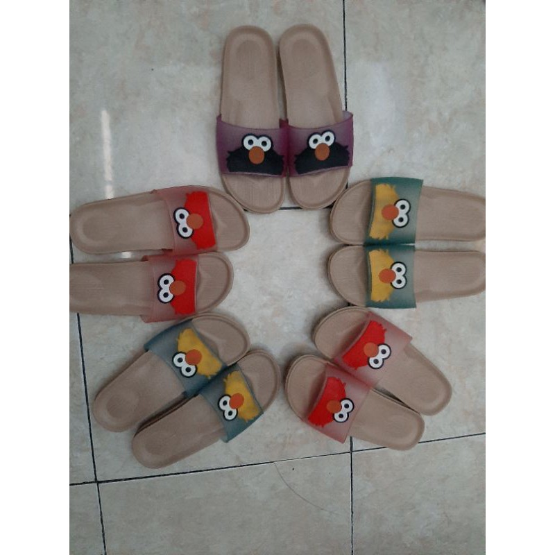 Sandal buat santai wanita ringan & empuk