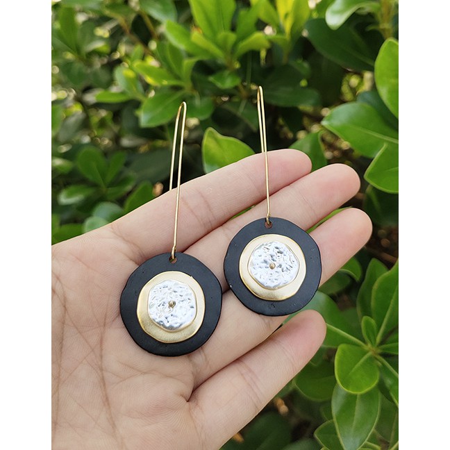LRC Anting Tusuk Fashion Black Disc Earrings D27914