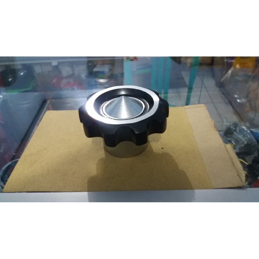 Tutup tangki custom drat hitam JKS17697