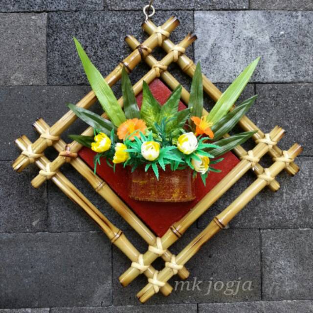 Hiasan dinding bambu