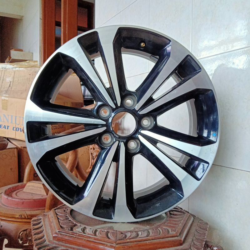 Velg Mobil Daihatsu Terios R17, Lubang/PCD 5/114 (Original)