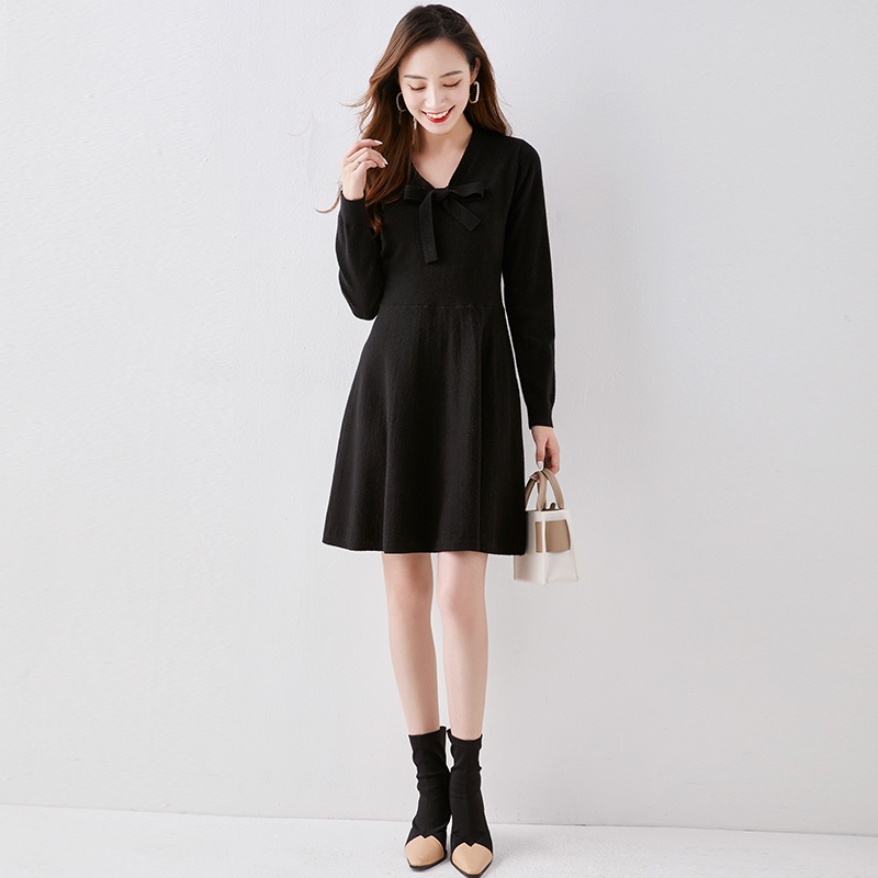 【Elegant】V-neck Loose Fitting Hang Stripe Lembut Knit Midi Dress 2328