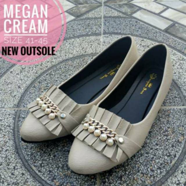 Megan Cream Shoes | Sepatu Wanita Big Size Jumbo Flat Heels Ukuran Besar 41 - 45
