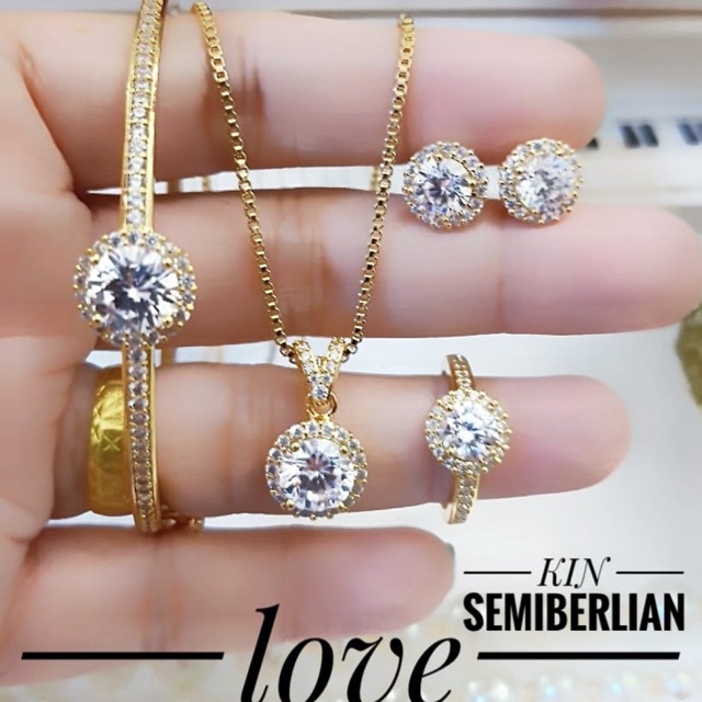 Set perhiasan semi berlian