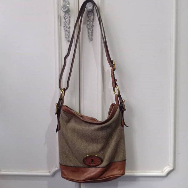 ❌SOLD VIA IG❌ Fossil vri woven bag