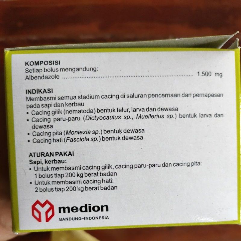 wormzol-B obat cacing bolus sapi kambing 1 sachet