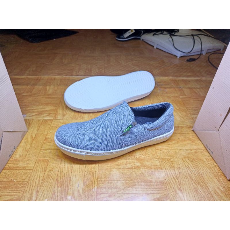 sepatu slip-on pria/cowok sneakers sekolah sepatuvans