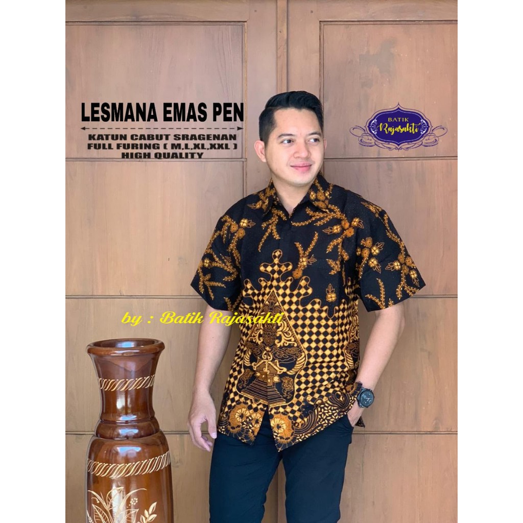 LESMANA RAJASAKTI KEMEJA BATIK SOLO PRIA LENGAN PENDEK LAPIS FURING ATASAN BATIK PREMIUM MODERN KATUN HALUS BAHUWIRYA  BANAMITRA BANAMITRA PUTIH BANGSAWAN BAYU PUTRA BERLIAN BIRU BHARATAYUDA BIMASENA BIRENDRA BIRU INDAH BRAHMAKERTA BRAHMAKERTA MERAH BUDID